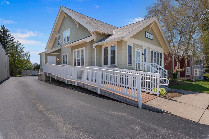 N90W16995 Appleton Ave, Menomonee Falls, WI à vendre - Photo de l’immeuble – Image 2 sur 17