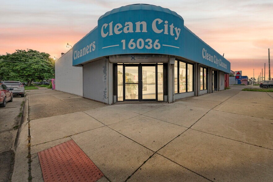 16036 W 7 Mile Rd, Detroit, MI à vendre - Photo de l’immeuble – Image 2 sur 16
