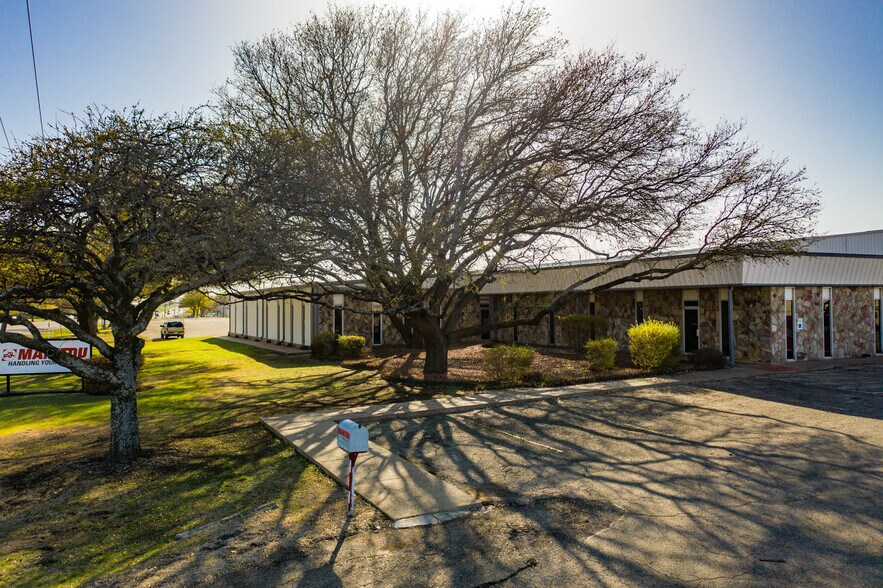 6401 Imperial Dr, Woodway, TX à louer - Photo de l’immeuble – Image 3 sur 7