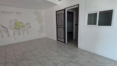14435 Sherman Way, Van Nuys, CA à louer - Vidéo sur l’annonce professionnelle
