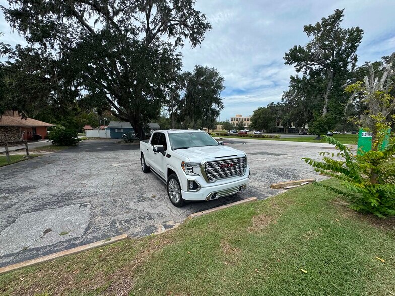 705 Benton Ave, Brooksville, FL à vendre - Photo de l’immeuble – Image 2 sur 7