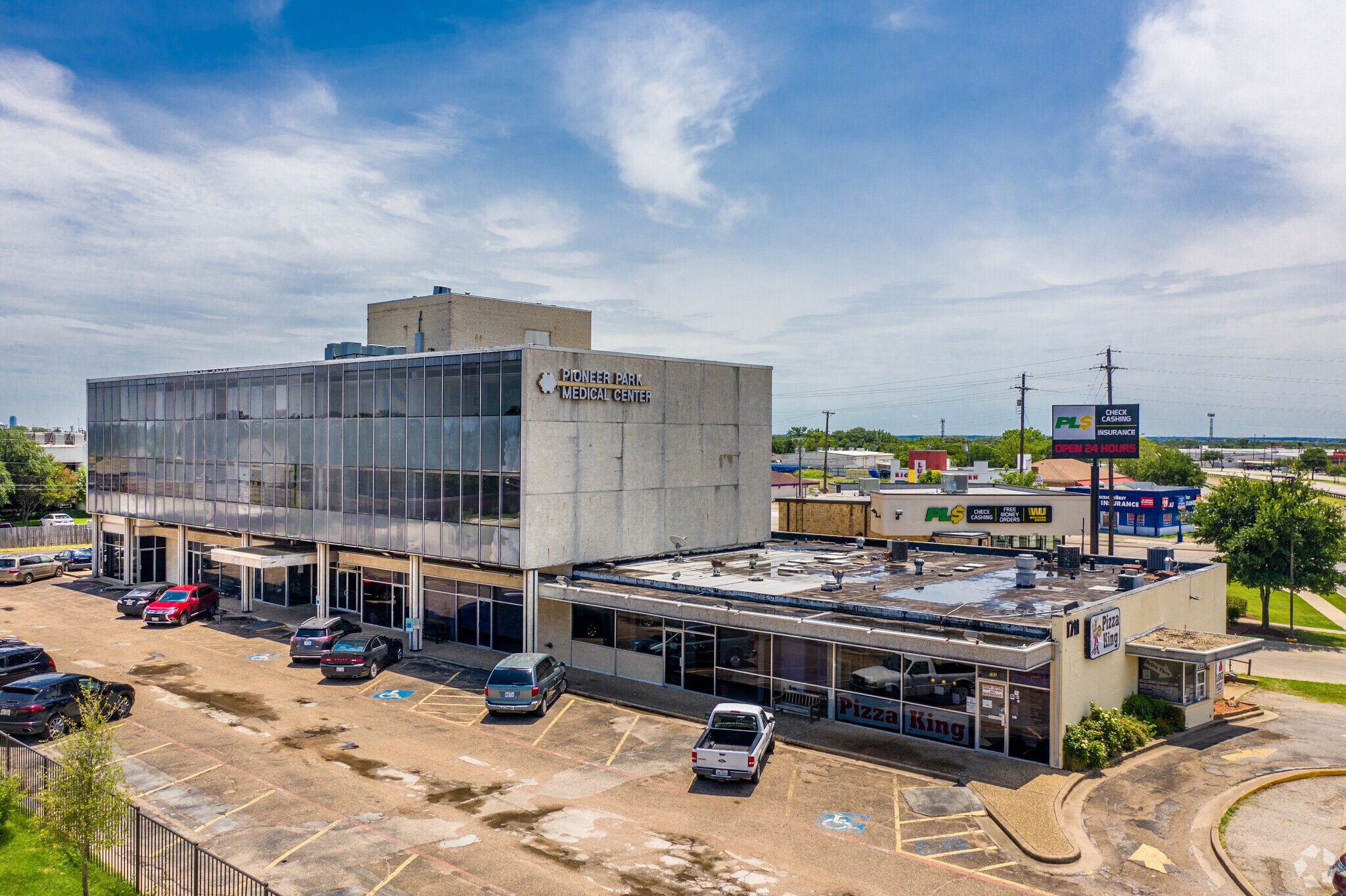 1711 W Irving Blvd, Irving, TX à louer Photo principale– Image 1 sur 15