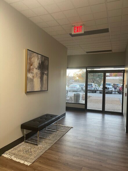 745 Craig Rd, Creve Coeur, MO à louer - Photo intérieure – Image 2 sur 5