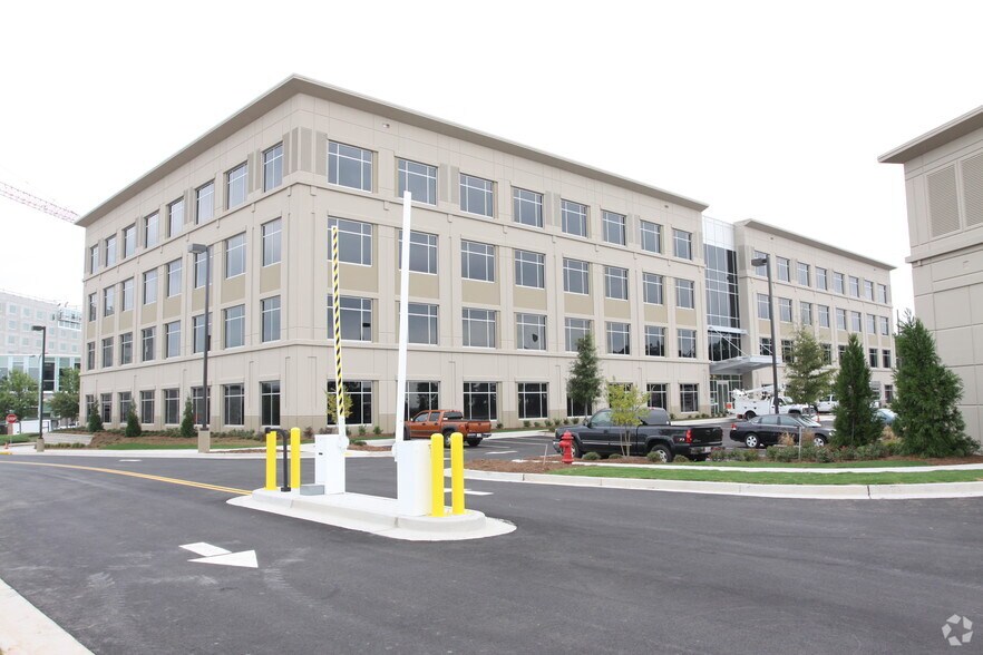 2077 Convention Center Concourse, College Park, GA à louer - Photo de l’immeuble – Image 3 sur 8