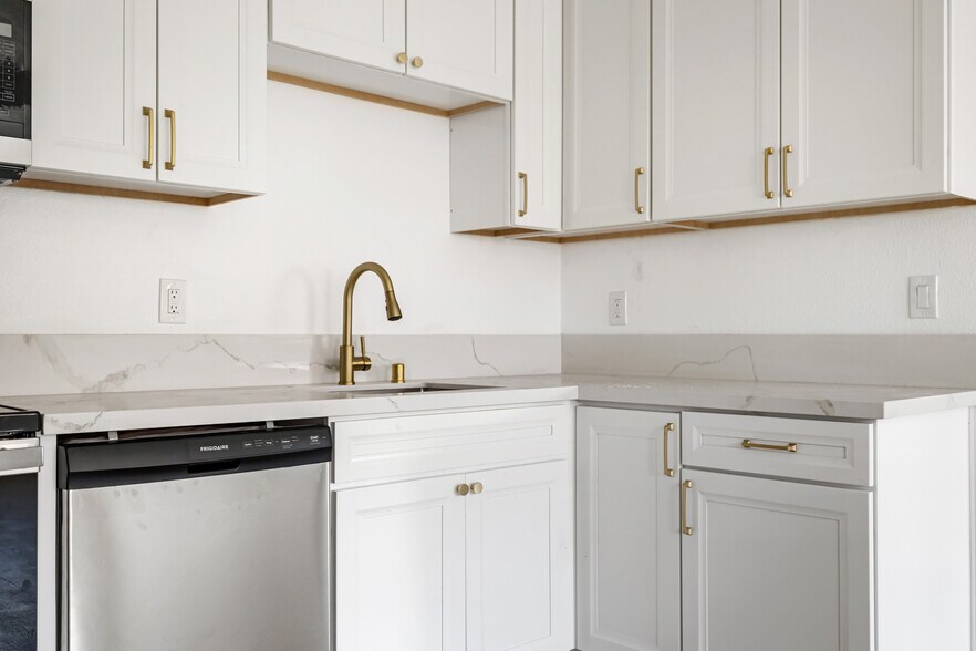569 Park Way, Chula Vista, CA à vendre - Photo de l’immeuble – Image 3 sur 11