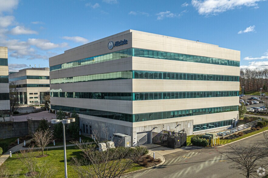 878 Veterans Memorial Hwy, Hauppauge, NY à louer - Photo principale – Image 1 sur 15