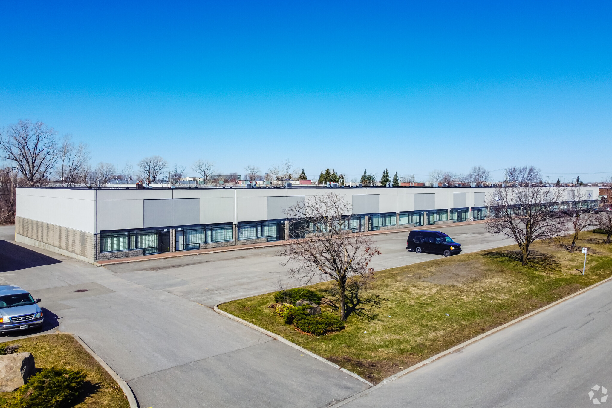509-549 Av Lépine, Dorval, QC à louer Photo principale– Image 1 sur 8