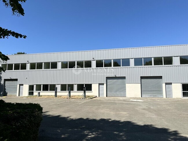 Plus de détails pour 515 Avenue Roland Garros, Buc - Industriel/Logistique à louer