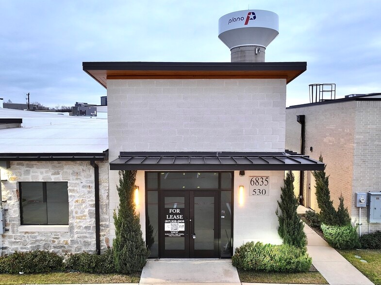 6835 Communications Pky, Plano, TX à vendre - Photo de l’immeuble – Image 1 sur 21