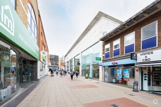24-26 The Martletts, Crawley à louer Photo de l’immeuble– Image 2 sur 7