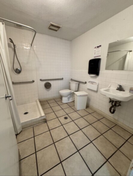 3827 W Rosecrans Ave, Hawthorne, CA à louer - Photo de l’immeuble – Image 3 sur 14