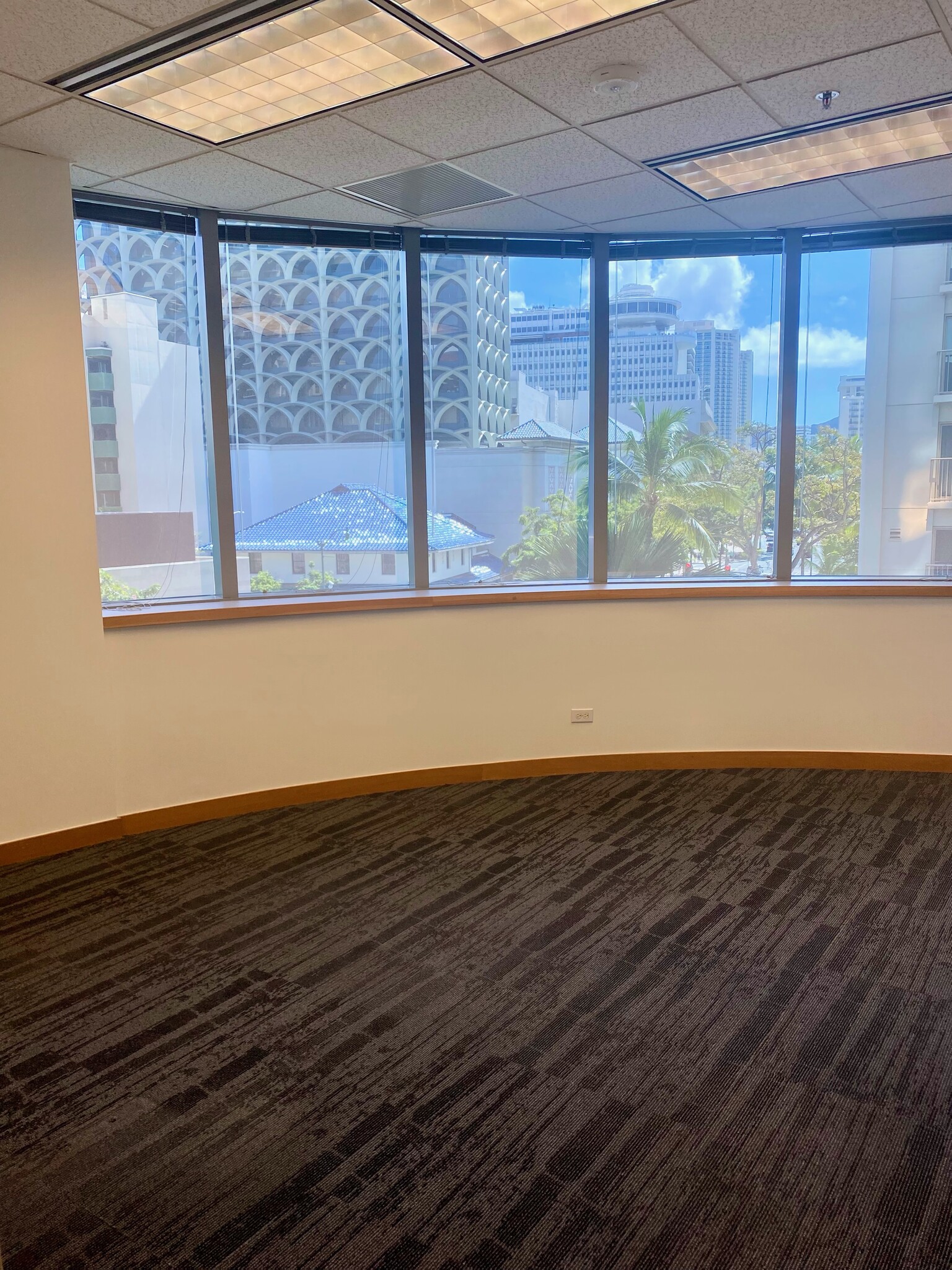 2155 Kalakaua Ave, Honolulu, HI à louer Photo intérieure– Image 1 sur 3