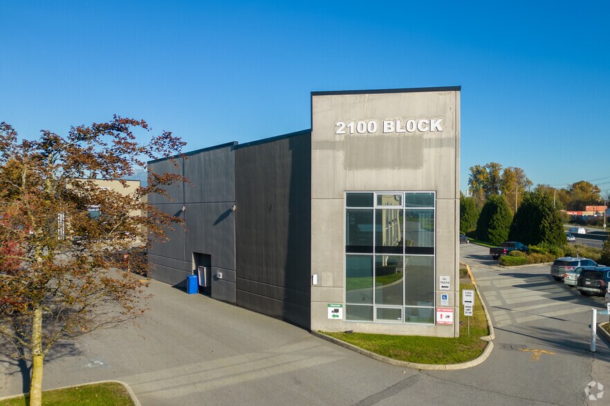 1225 Kingsway Ave, Port Coquitlam, BC à vendre - Photo de l’immeuble – Image 2 sur 9
