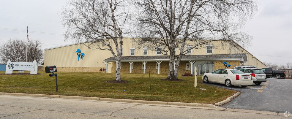 W190N11393 Carnegie Dr, Germantown, WI à vendre - Photo principale – Image 1 sur 5