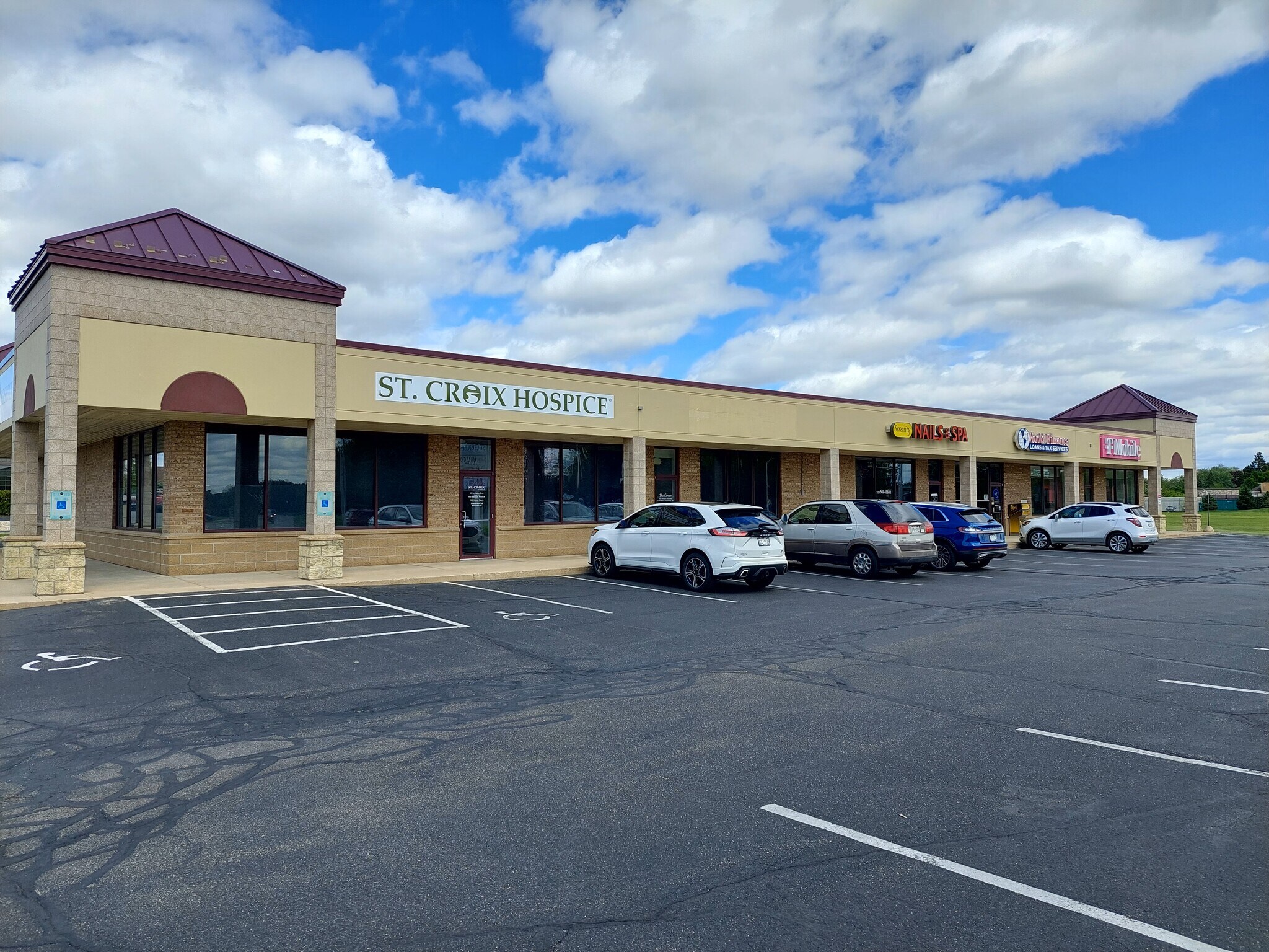 825 Lexington Blvd, Fort Atkinson, WI à louer Photo de l’immeuble– Image 1 sur 16