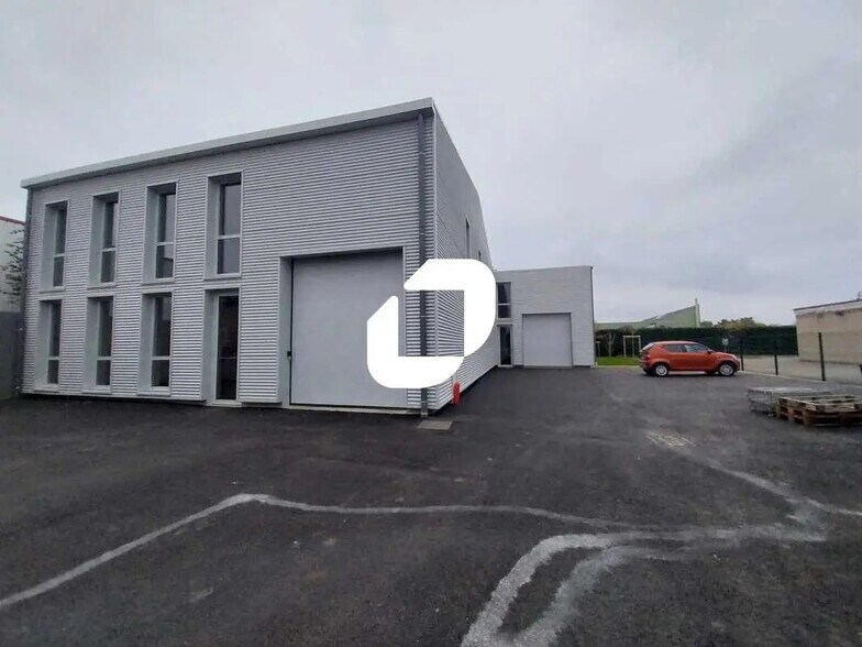 Local d’activités dans Chassieu à louer - Photo de l’immeuble – Image 1 sur 8