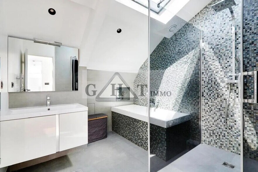 Bureau dans Saint-Mandé à vendre - Photo de l’immeuble – Image 2 sur 6