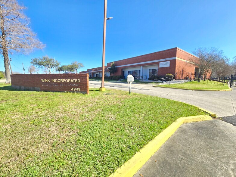 4949 Bullard Ave, New Orleans, LA à vendre - Photo de l’immeuble – Image 2 sur 11