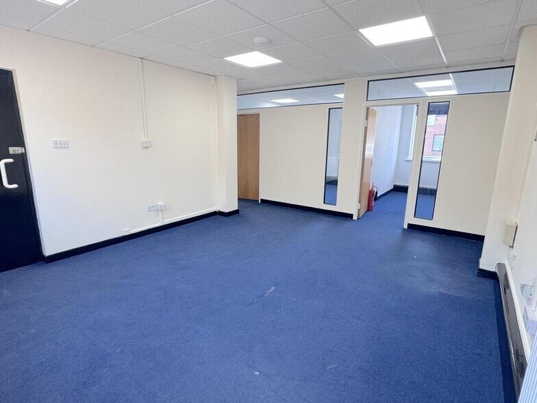 44 Cardiff Rd, Cardiff à louer - Photo de l’immeuble – Image 3 sur 21