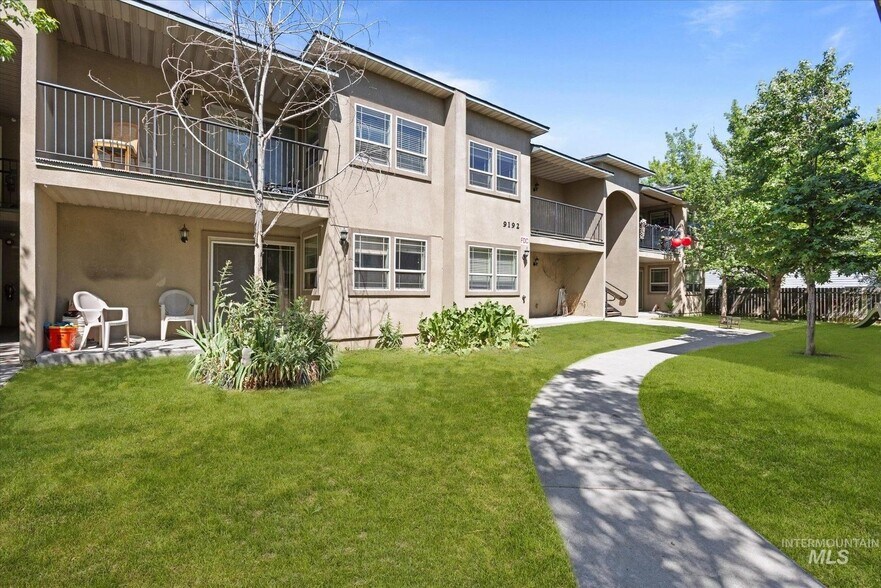 9212 W Brogan Dr, Boise, ID à vendre - Photo de l’immeuble – Image 3 sur 15