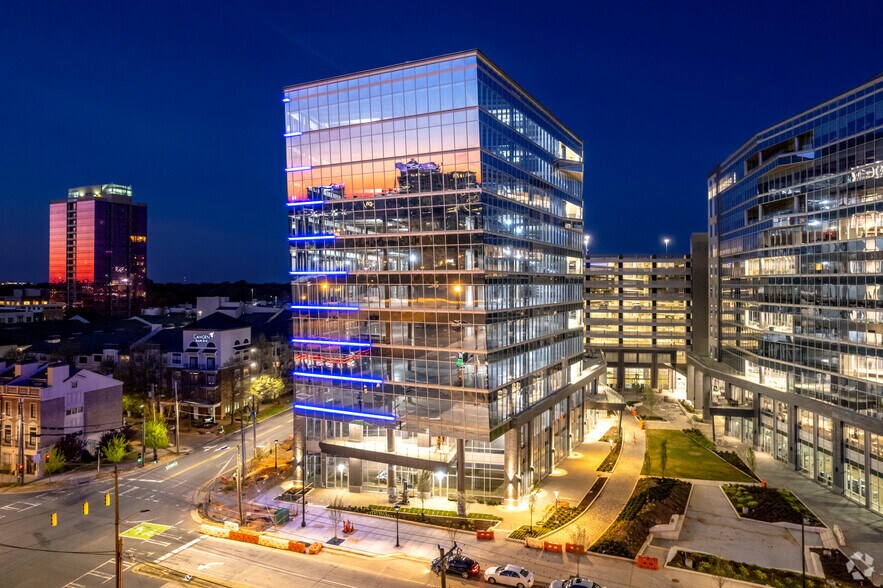 1120 S Tryon St, Charlotte, NC à louer - Photo de l’immeuble – Image 2 sur 21