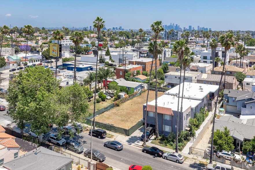 1420 S Cochran Ave, Los Angeles, CA à vendre - Photo de l’immeuble – Image 2 sur 15