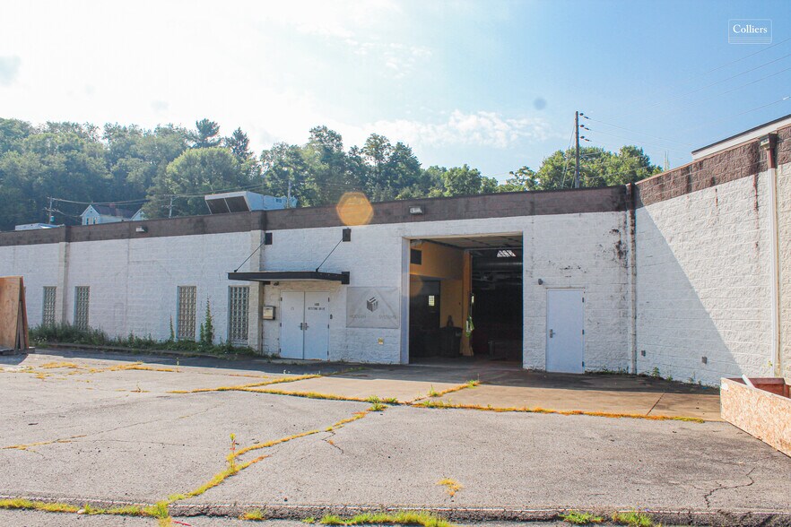 100 Keystone Dr, Carnegie, PA à louer - Photo de l’immeuble – Image 3 sur 12