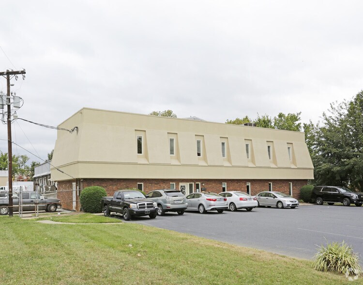 1005 N Church St, Charlotte, NC à louer - Photo principale – Image 1 sur 2