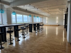 160 Rue Saint-Viateur E, Montréal, QC à louer Photo intérieure– Image 2 sur 7