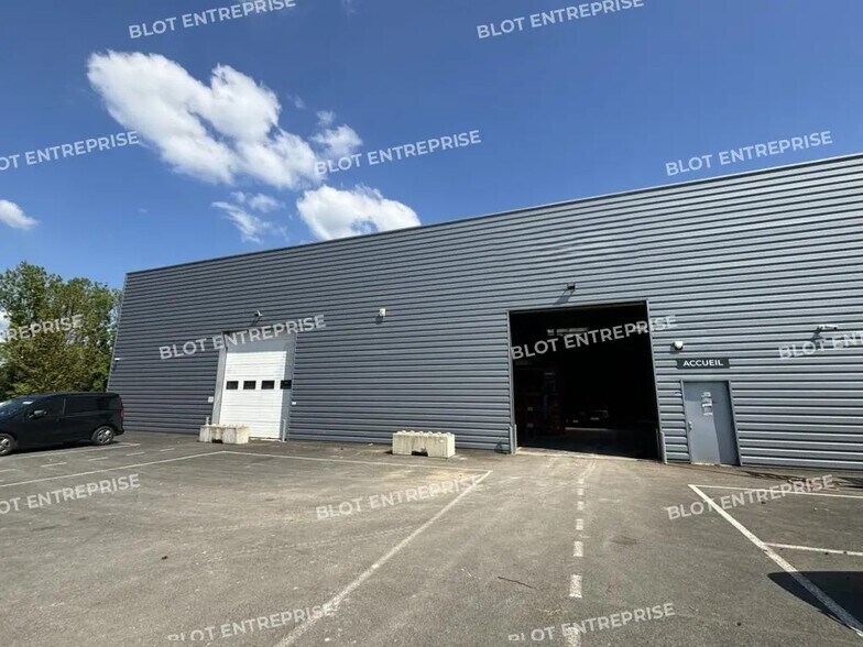 Local d’activités dans Le Cellier à louer - Photo de l’immeuble – Image 1 sur 9