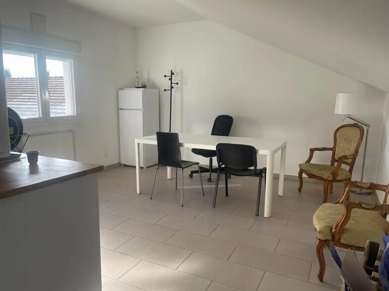 Bureau dans Montreuil à louer - Photo de l’immeuble – Image 3 sur 5