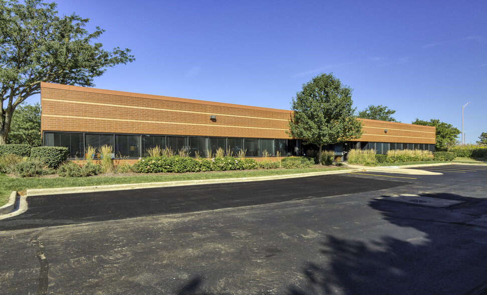 1811 Centre Point Cir, Naperville, IL à louer - Photo de l’immeuble – Image 3 sur 5