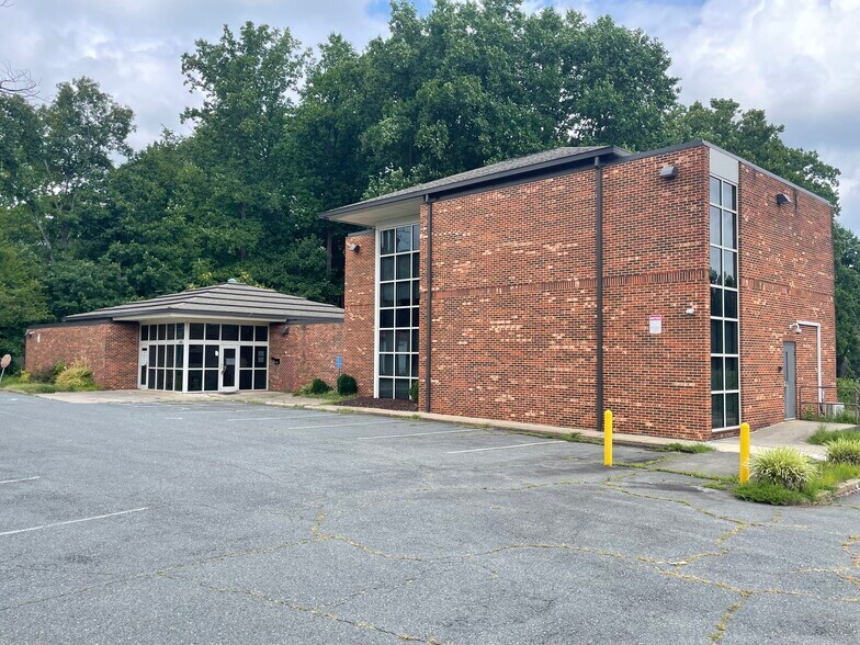635 Coliseum Dr, Winston-Salem, NC à vendre - Photo de l’immeuble – Image 1 sur 38