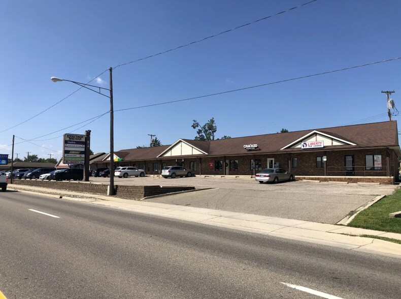 814 S Main St, Lapeer, MI à louer - Photo de l’immeuble – Image 2 sur 15
