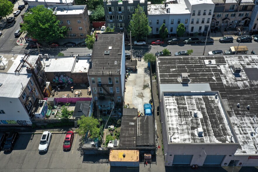 145 Jefferson St, Brooklyn, NY à vendre - Photo de l’immeuble – Image 3 sur 5