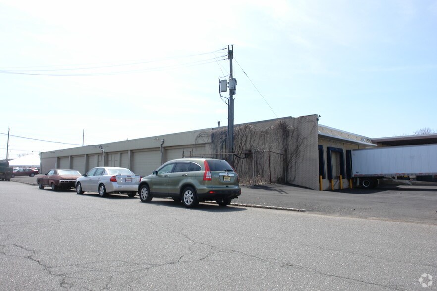 10 Stern Ave, Springfield, NJ à louer - Photo de l’immeuble – Image 3 sur 3