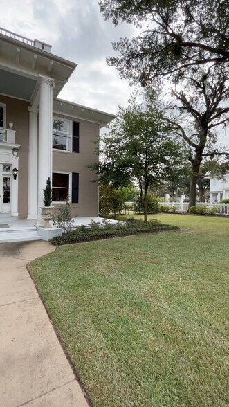 313 E Charnwood St, Tyler, TX à louer - Vidéo sur l’annonce professionnelle – Image 2 sur 11