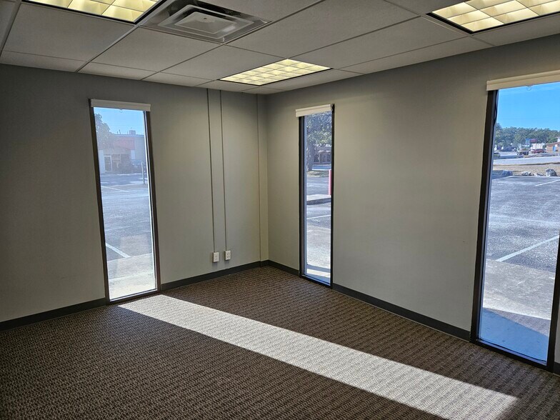 307 W Rhapsody Dr, San Antonio, TX à vendre - Photo de l’immeuble – Image 3 sur 13