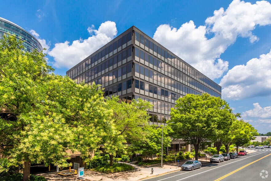 11400 Rockville Pike, North Bethesda, MD à louer - Photo de l’immeuble – Image 2 sur 13