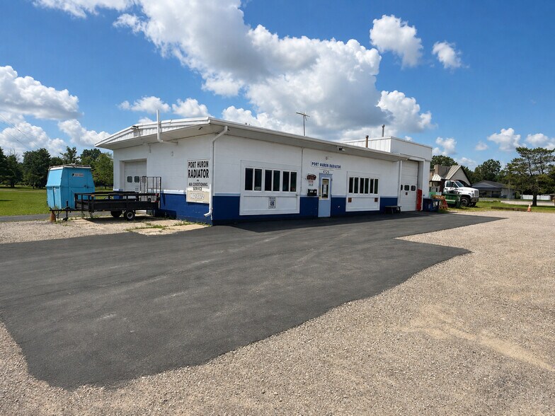 4725 Lapeer Rd, Kimball, MI à vendre - Photo de l’immeuble – Image 3 sur 4