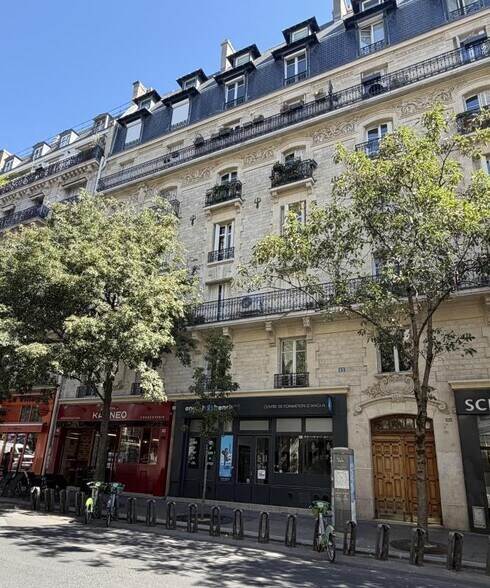 Local commercial dans Paris à louer - Photo de l’immeuble – Image 1 sur 9
