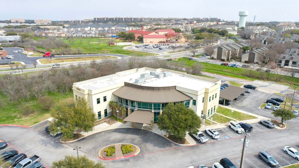9910 Huebner Rd, San Antonio, TX à louer - Photo de l’immeuble – Image 3 sur 25