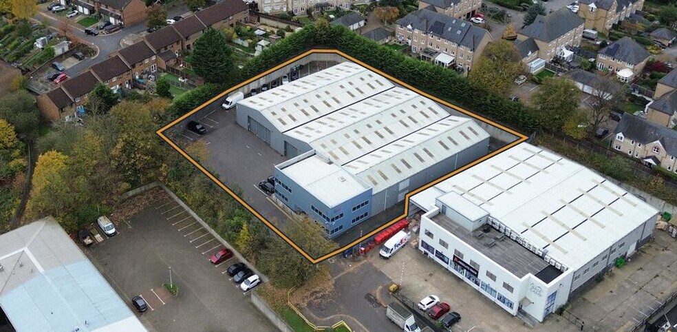 14 Rhodes Way, Watford à vendre - Photo de l’immeuble – Image 2 sur 18