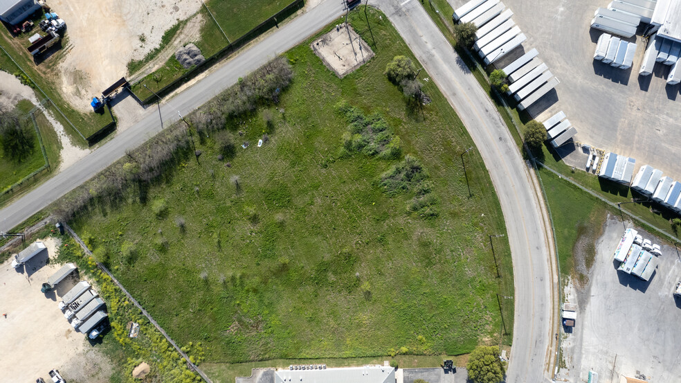 3 acres on Springfield Dr, San Antonio, TX à louer - Photo de l’immeuble – Image 3 sur 9