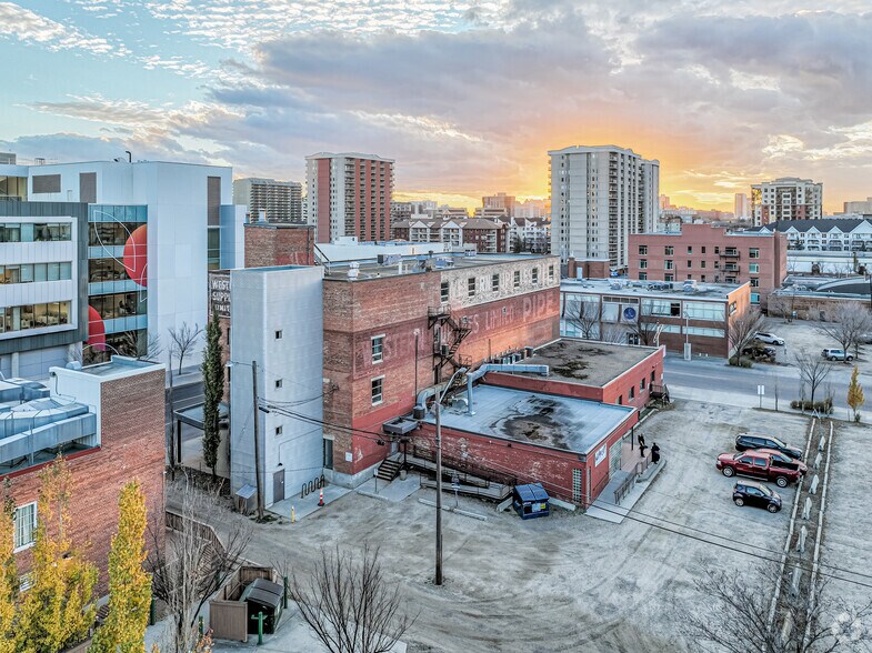10722 103rd Ave, Edmonton, AB à vendre - Aérien – Image 3 sur 5