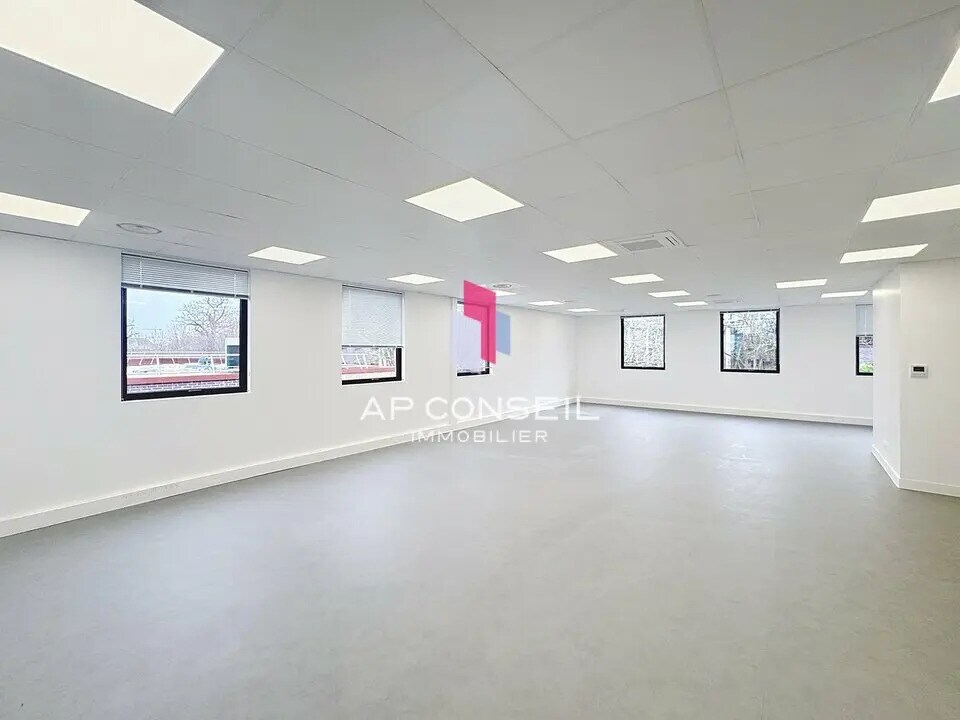 Bureau dans Saint-Germain-en-Laye à louer Photo principale– Image 1 sur 10