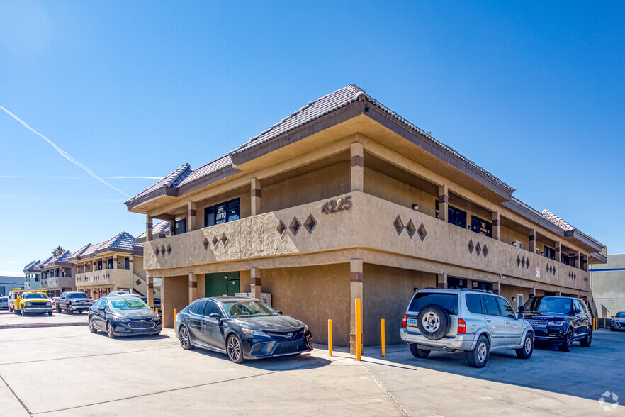 4225 Fidus Dr, Las Vegas, NV à louer - Photo de l’immeuble – Image 1 sur 5