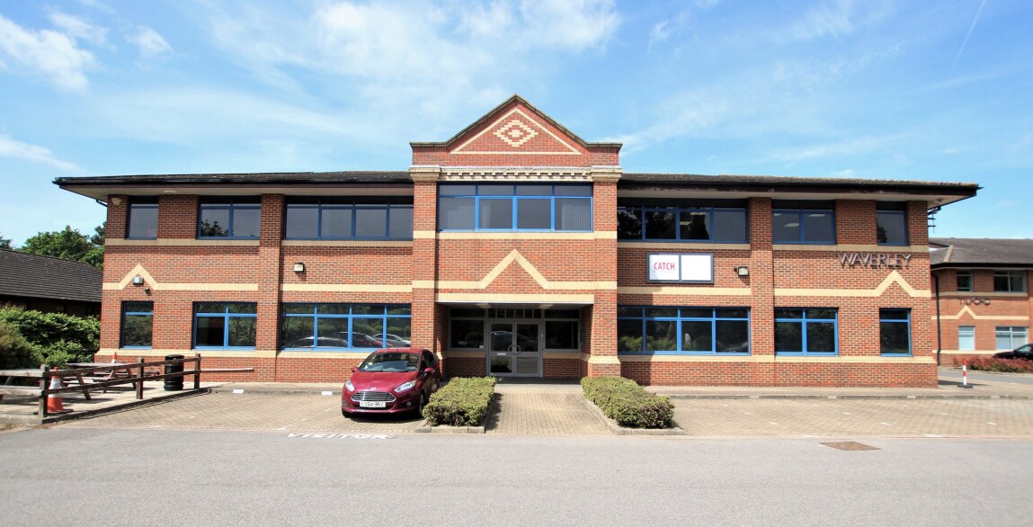Weydon Ln, Farnham à louer Photo principale– Image 1 sur 7