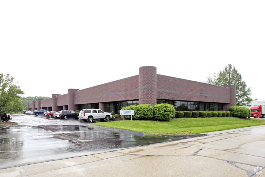 3783-3797 Rider Trail South, Earth City, MO à louer - Photo principale – Image 1 sur 4