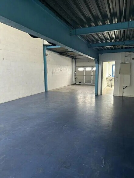 6-8 Rue De La Closerie, Lisses à louer - Photo de l’immeuble – Image 2 sur 43